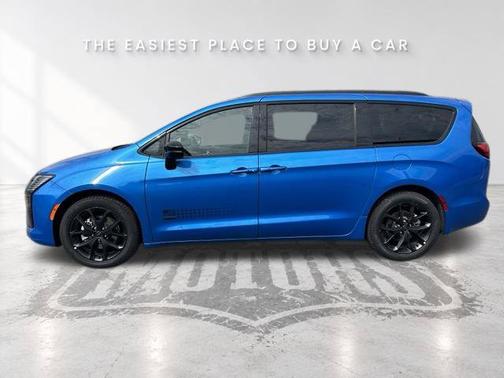 Hydro Blue Pearlcoat 2027 Chrysler Pacifica Select AWD