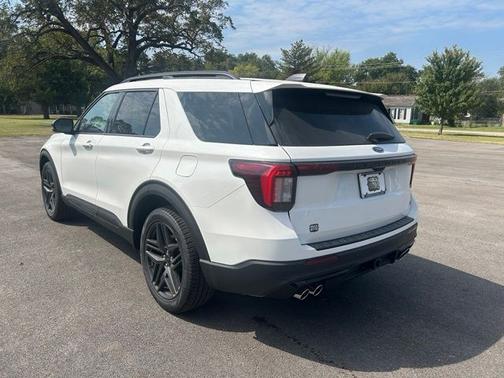 Star White Metallic Tri-Coat 2026 Ford Explorer ST 4WD