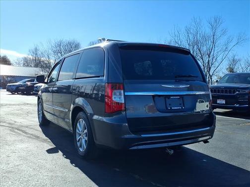 2016 Chrysler Town & Country Limited Platinum