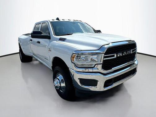 2022 RAM 3500 Tradesman Crew Cab 4x4 8' Box