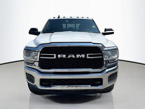 2022 RAM 3500 Tradesman Crew Cab 4x4 8' Box