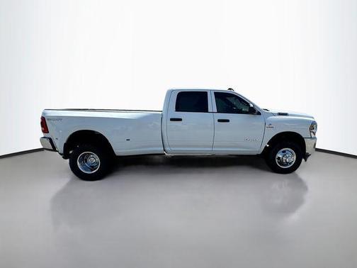 2022 RAM 3500 Tradesman Crew Cab 4x4 8' Box