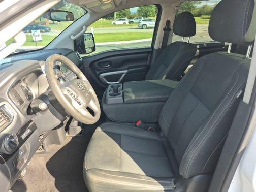 2017 Nissan Titan XD SV