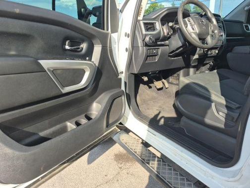 2017 Nissan Titan XD SV