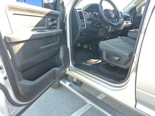 2017 RAM 2500 Tradesman Crew Cab 4x4 6'4' Box