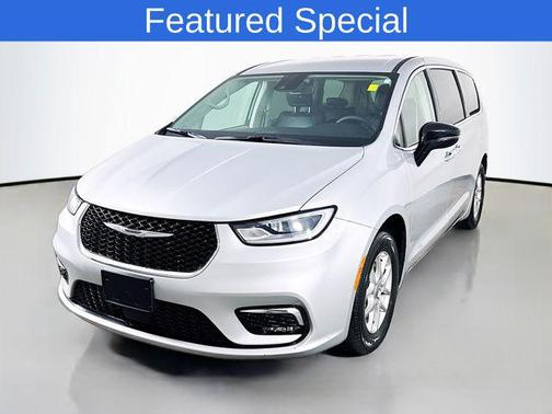 Silver Mist Clearcoat 2024 Chrysler Pacifica Touring L