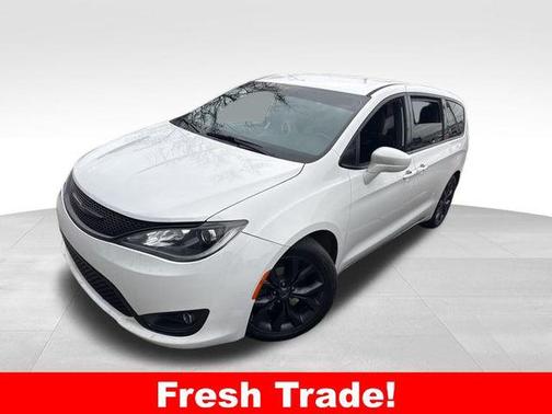 2020 Chrysler Pacifica Touring