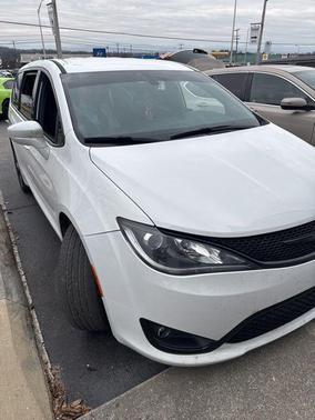 2020 Chrysler Pacifica Touring