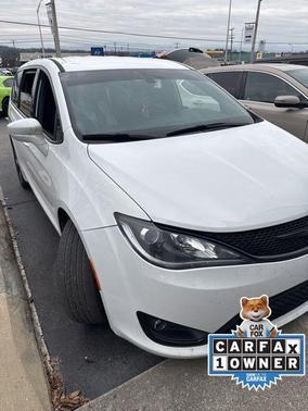 2020 Chrysler Pacifica Touring