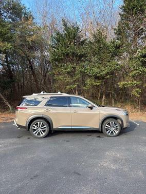 2024 Nissan Pathfinder Platinum