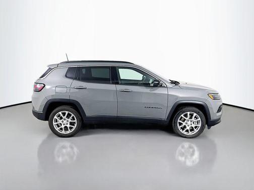 2023 Jeep Compass Latitude Lux