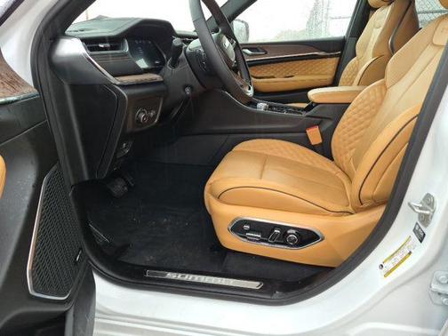 2024 Jeep Grand Cherokee Summit