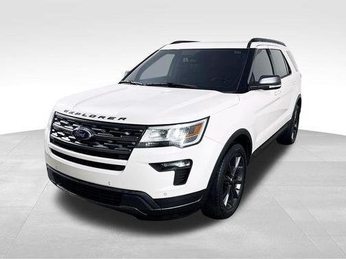 White Platinum 2018 Ford Explorer XLT