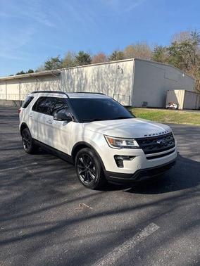 White Platinum 2018 Ford Explorer XLT