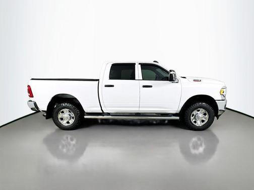 2024 RAM 2500 Tradesman Crew Cab 4x4 6'4' Box
