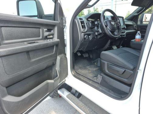 2024 RAM 2500 Tradesman Crew Cab 4x4 6'4' Box