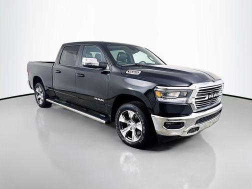 Diamond Black Crystal Pearlcoat 2023 RAM 1500 Laramie