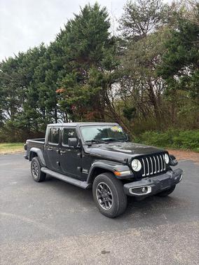 Black Clearcoat 2023 Jeep Gladiator Overland