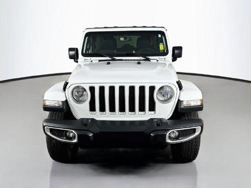 Bright White Clearcoat 2022 Jeep Wrangler Unlimited Sahara