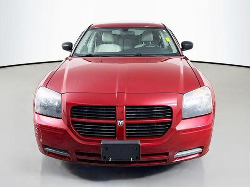 2005 Dodge Magnum SE