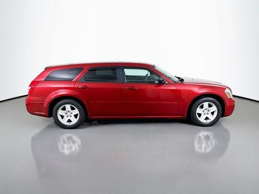 2005 Dodge Magnum SE