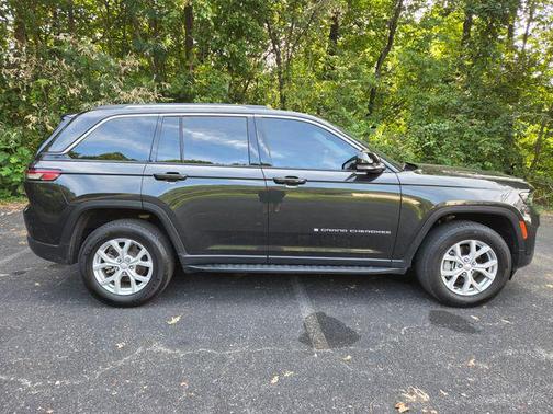 Rocky Mountain Pearlcoat 2023 Jeep Grand Cherokee Limited