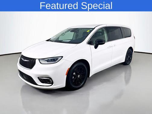 Bright White Clearcoat 2024 Chrysler Pacifica Touring L