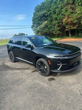 Diamond Black Crystal Pearlcoat 2024 Jeep Wagoneer S Launch Edition