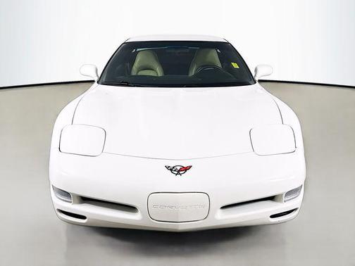 Speedway White 2001 Chevrolet Corvette Base