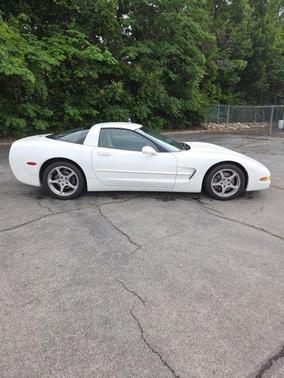 Speedway White 2001 Chevrolet Corvette Base