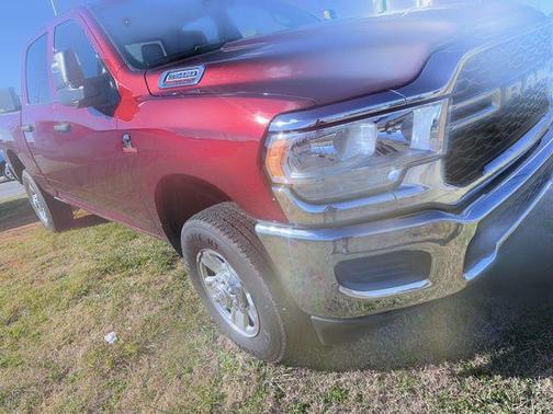 2024 RAM 2500 Tradesman Crew Cab 4x4 6'4' Box