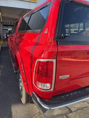 2017 RAM 2500 Laramie Crew Cab 4x4 6'4' Box