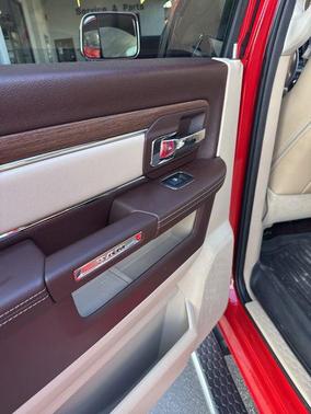 2017 RAM 2500 Laramie Crew Cab 4x4 6'4' Box