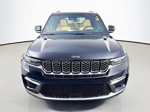 Diamond Black Crystal Pearlcoat 2023 Jeep Grand Cherokee Summit
