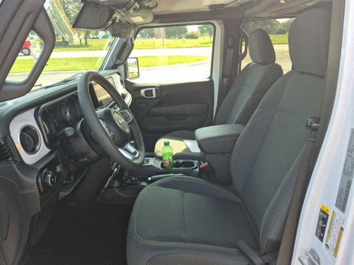 2024 Jeep Wrangler 4-Door Sahara 4x4
