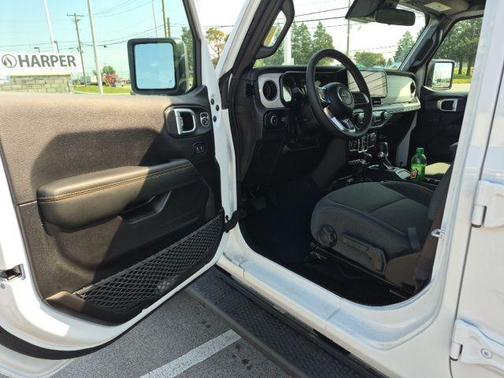 2024 Jeep Wrangler 4-Door Sahara 4x4