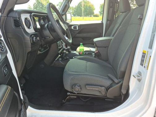 2024 Jeep Wrangler 4-Door Sahara 4x4