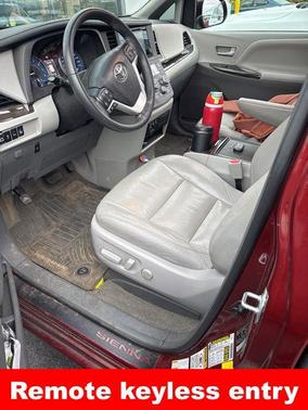2017 Toyota Sienna XLE