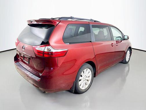 2017 Toyota Sienna XLE