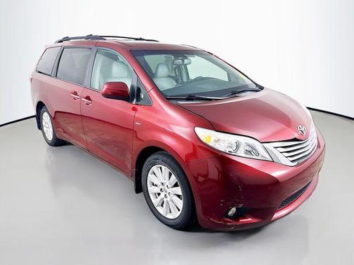 2017 Toyota Sienna XLE