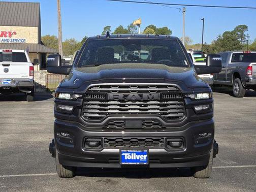 2025 RAM 3500 Lone Star Crew Cab 4x4 8' Box