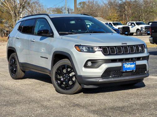 Silver Zynith Metallic Clearcoat 2026 Jeep Compass Latitude