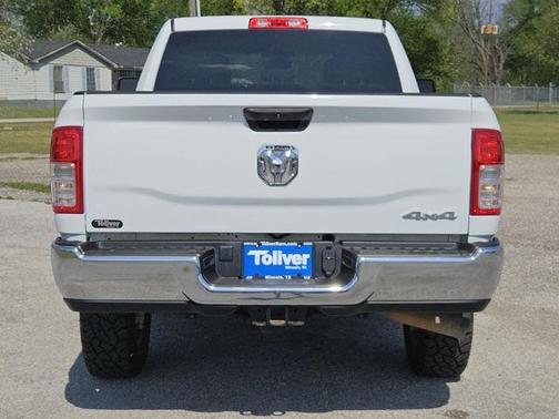 Bright White Clearcoat 2024 RAM 2500 Big Horn Crew Cab 4x4 6'4' Box