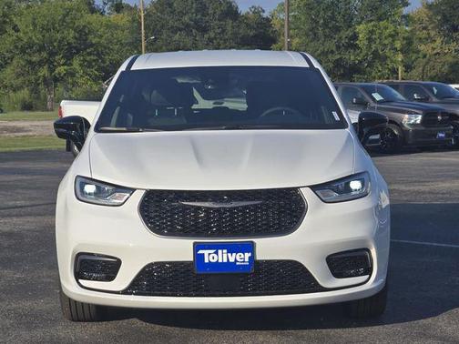 2025 Chrysler Pacifica L