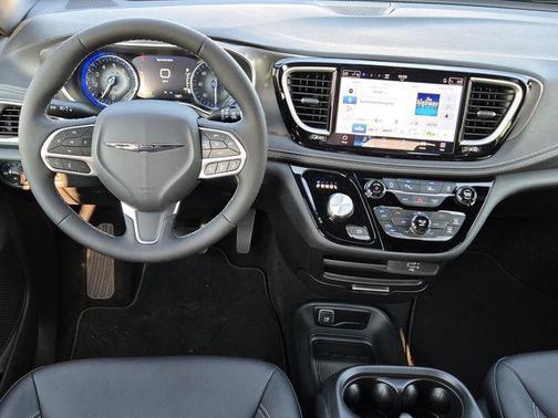 2025 Chrysler Pacifica L