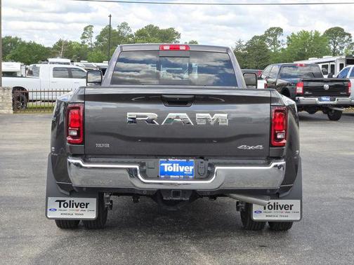 2025 RAM 3500 Tradesman Crew Cab 4x4 8' Box