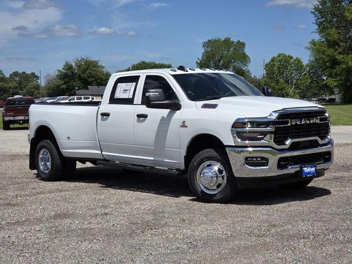 Bright White Clearcoat 2026 RAM 3500 Tradesman Crew Cab 4x4 8' Box