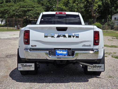 Bright White Clearcoat 2026 RAM 3500 Tradesman Crew Cab 4x4 8' Box