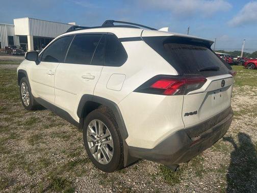Pearl 2025 Toyota RAV4 XLE Premium