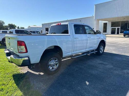 Bright White Clearcoat 2022 RAM 2500 Big Horn Crew Cab 4x4 6'4' Box